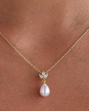 Amazon | Gold Pearl Pendant Necklace