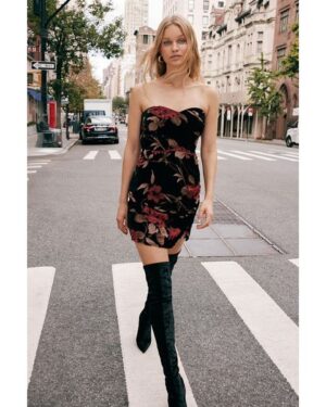 Lulus | Evenings In Love Black Floral Print Velvet Strapless Mini Dress